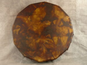 Tambour chamanique en peau de biche avec motifs sur cadre en bois de peuplier - 40 cm - réf 738BIPE